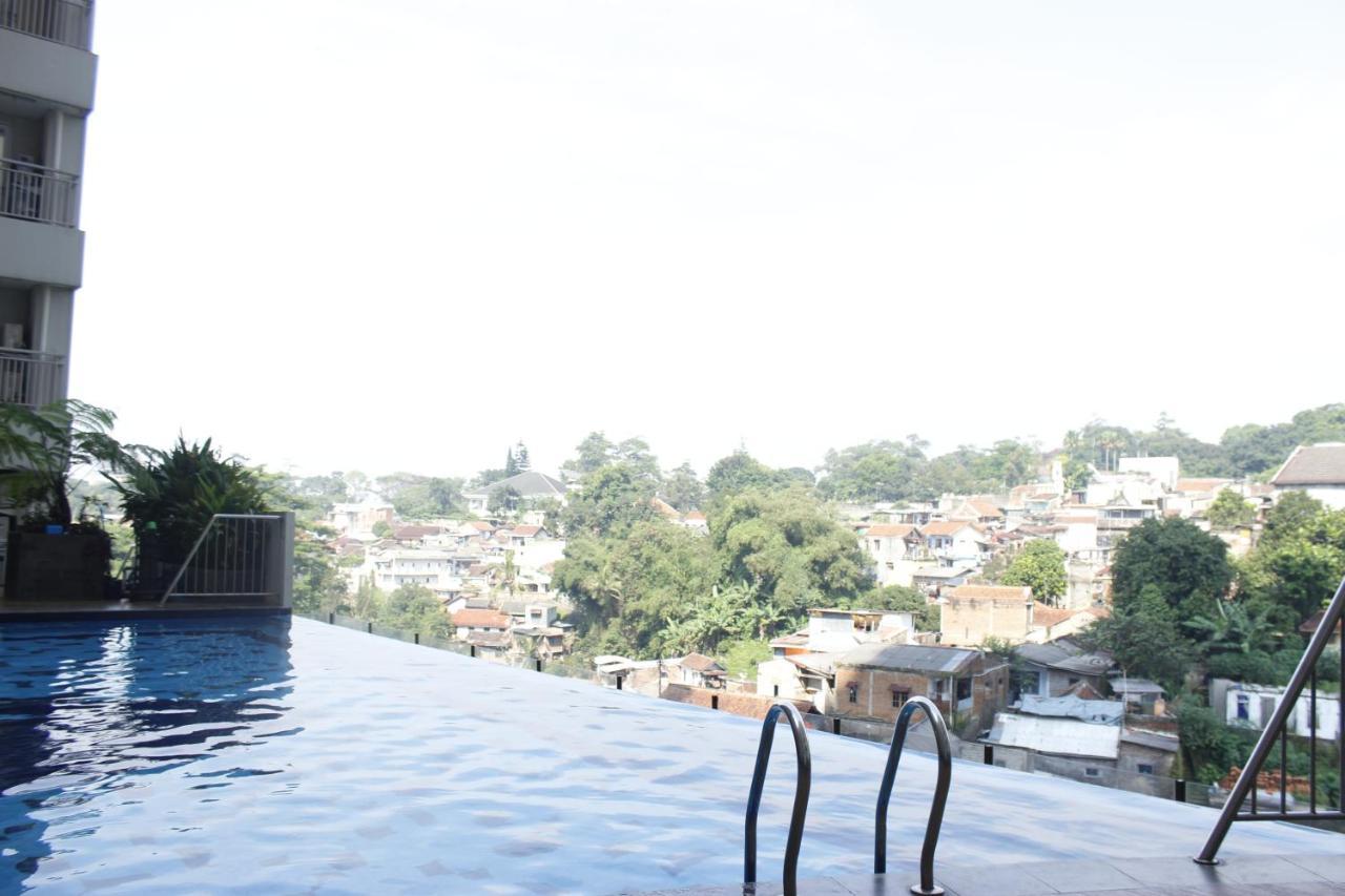 Apartemen Spacious 3br Parahyangan Near Unpar By Travelio